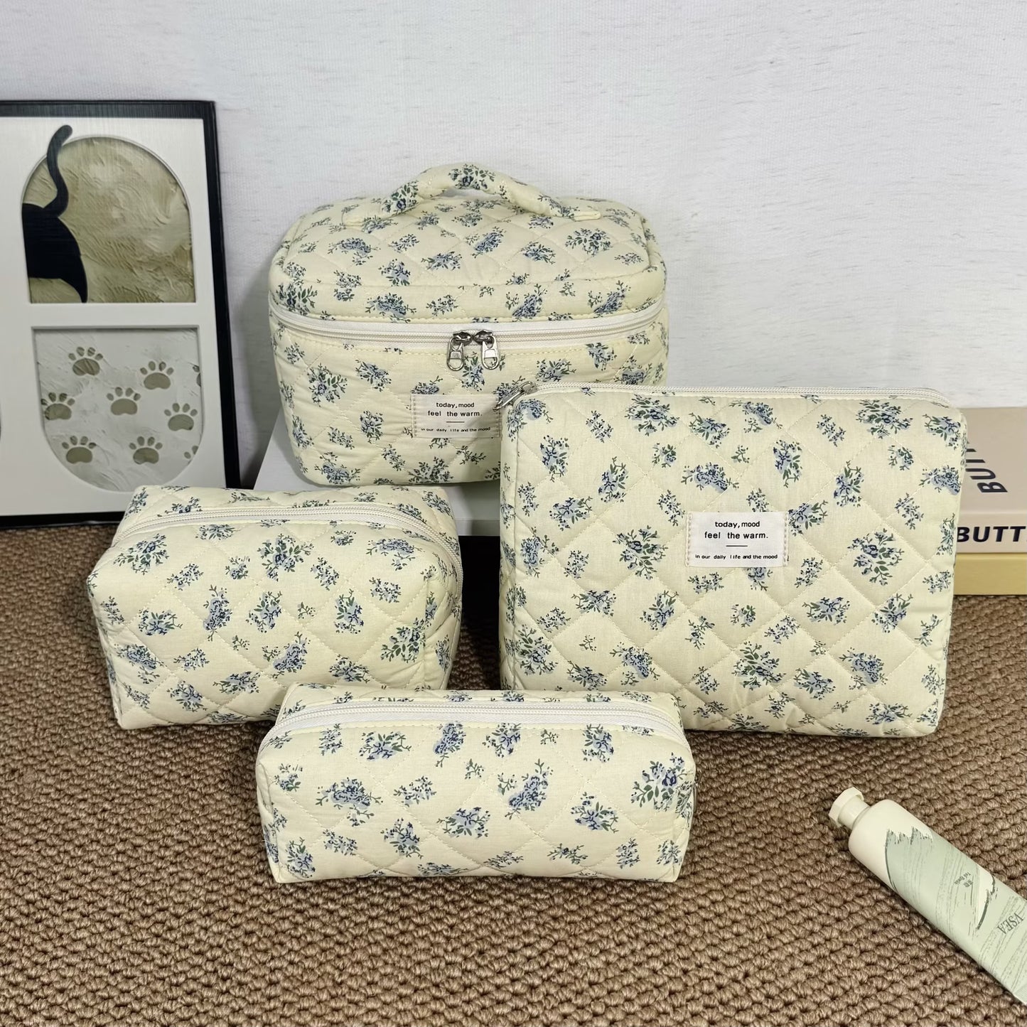 Large Travel Quilted Makeup Bag for Women, Floral Cotton Cosmetic Bag, Coquette Aesthetic Floral Toiletry Organizer Bag, Blue gourd