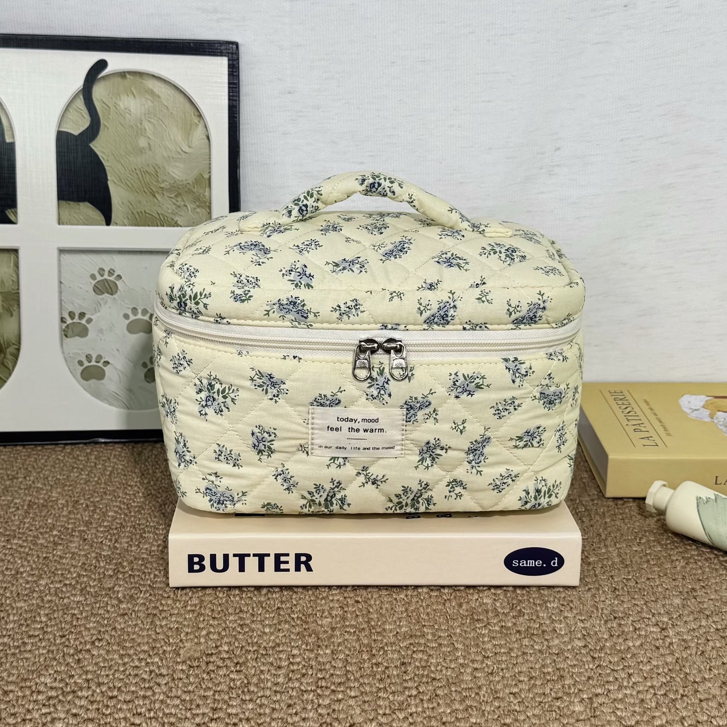 Large Travel Quilted Makeup Bag for Women, Floral Cotton Cosmetic Bag, Coquette Aesthetic Floral Toiletry Organizer Bag, Blue gourd