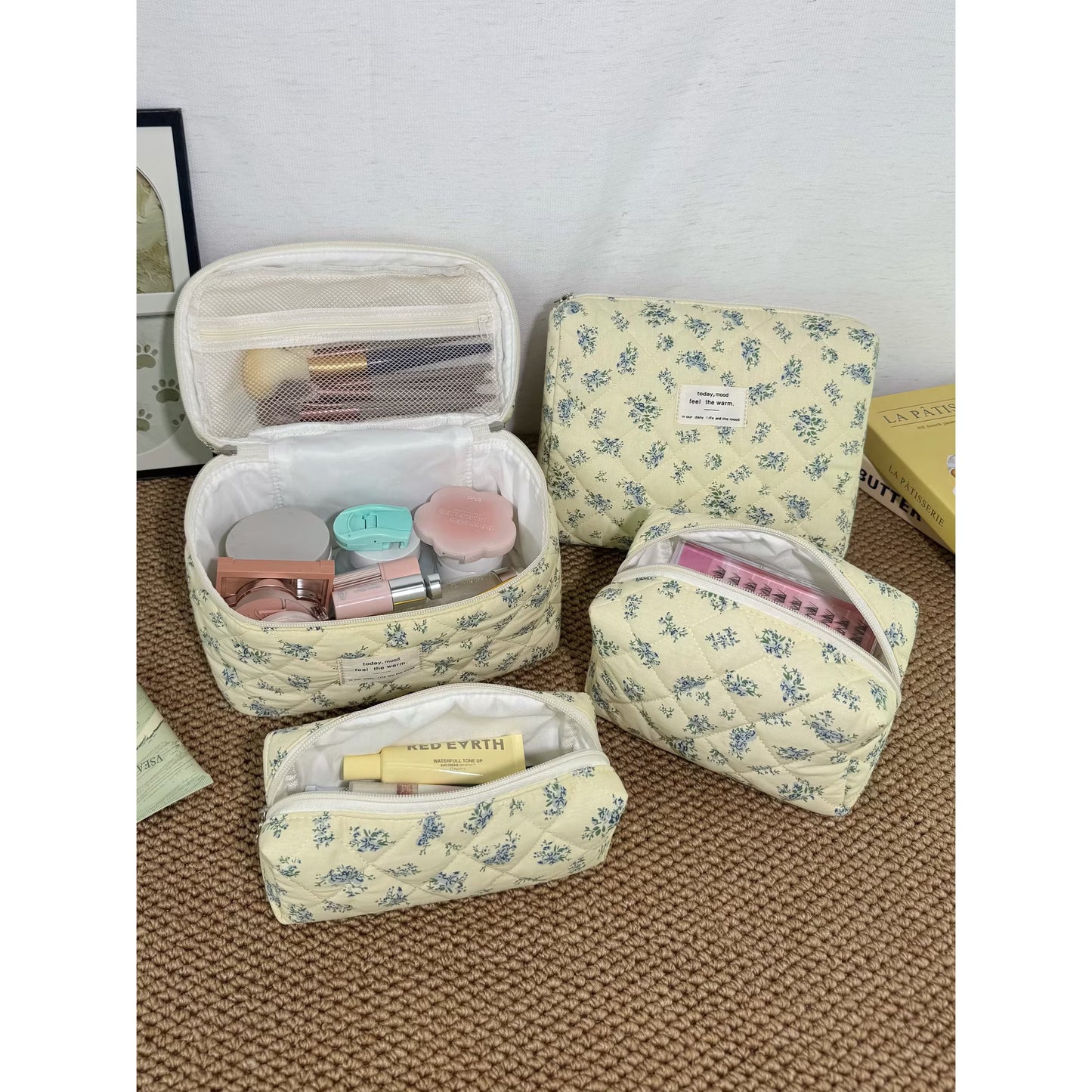 Large Travel Quilted Makeup Bag for Women, Floral Cotton Cosmetic Bag, Coquette Aesthetic Floral Toiletry Organizer Bag, Blue gourd